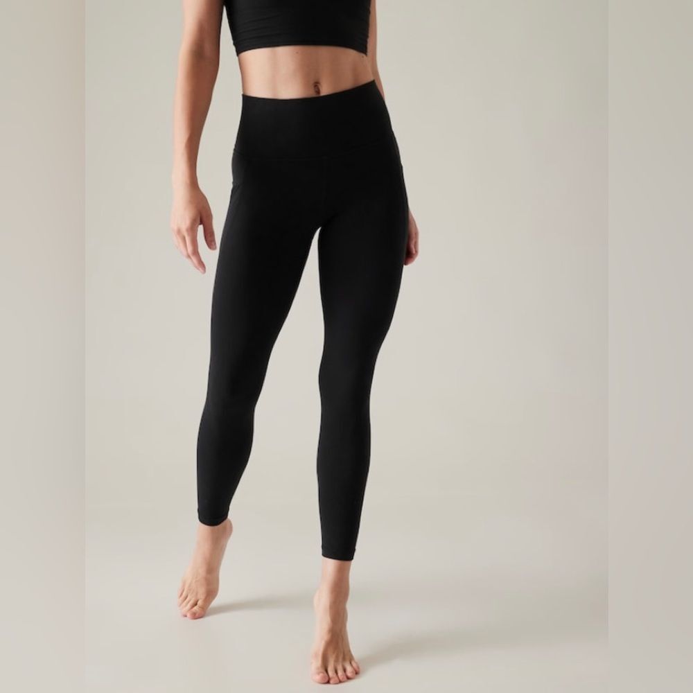 NWT  Athleta Salutation Stash Pocket 7/8 Tight. Black. 3X